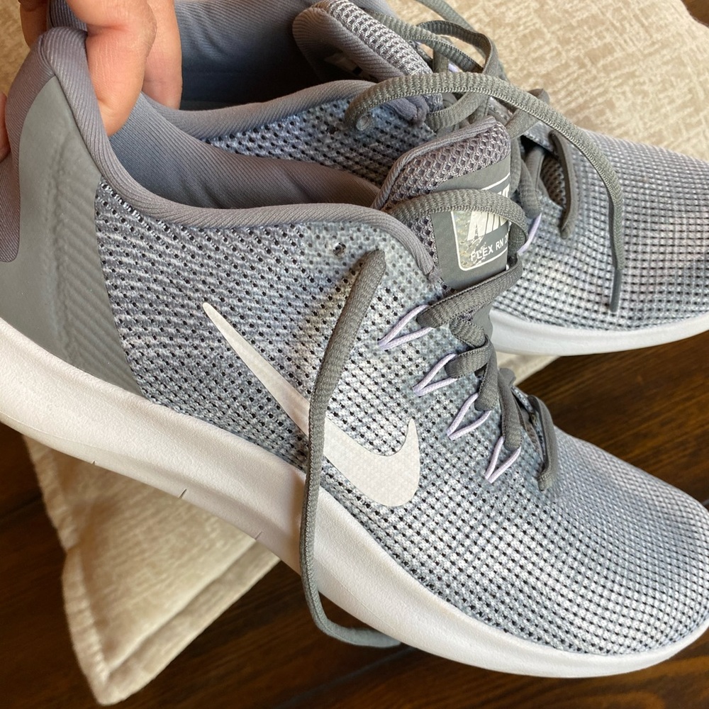 Nike flex running shoes NWOT size 9.5